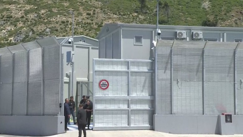 Marreveshja me Italine, anija e pare me emigrante niset drejt Shqiperise